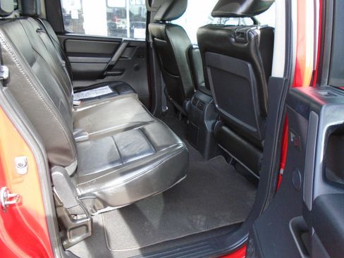 Used 2011 Nissan Titan SL w/ SL Technology Pkg AWD/4WD image 9