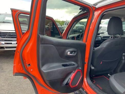 Used 2016 Jeep Renegade Trailhawk AWD/4WD image 22