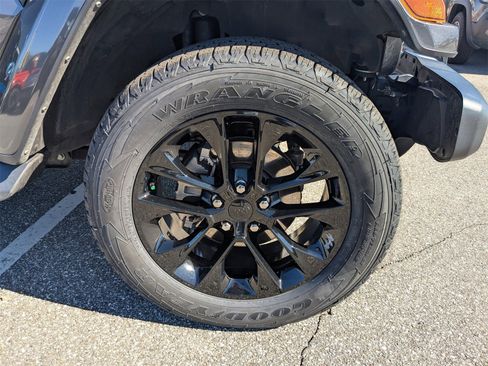 Used 2021 Jeep Wrangler Unlimited Sahara w/ Cold Weather Group image 11