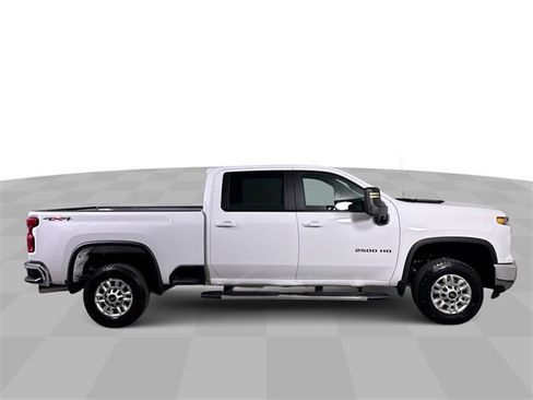 Used 2025 Chevrolet Silverado 2500 LT w/ Convenience Package image 9