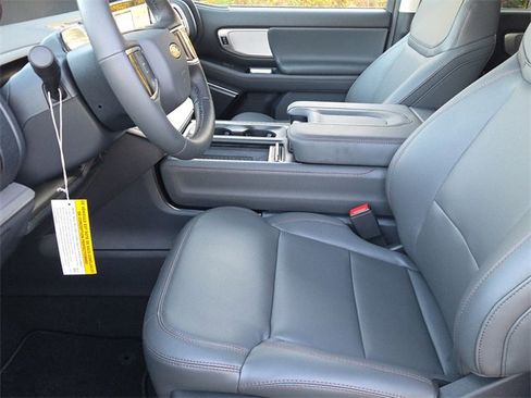 New 2025 Ford Expedition Active image 19