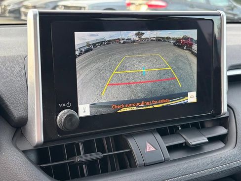 Used 2024 Toyota RAV4 XLE w/ Convenience Package image 5