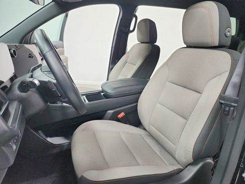 Used 2025 Chevrolet Traverse LT FWD image 19