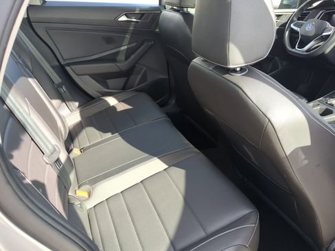 Used 2024 Volkswagen Jetta SE image 31