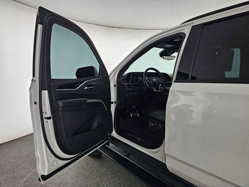 Used 2023 Cadillac Escalade ESV V image 23