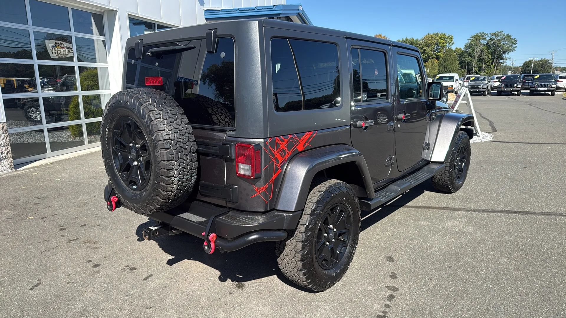 Used 2016 Jeep Wrangler Unlimited Sahara AWD/4WD image 19