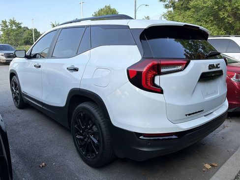Used 2023 GMC Terrain SLE w/ Driver Convenience Package FWD image 5