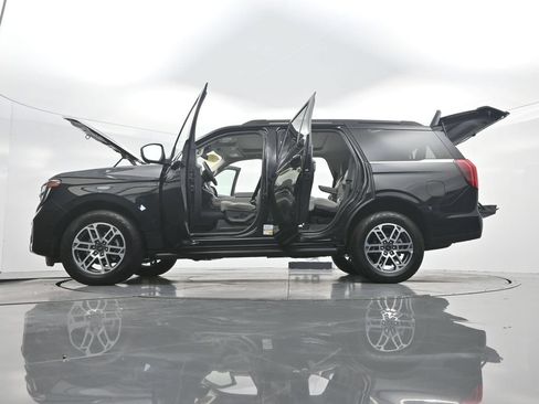Certified 2025 Ford Expedition Active AWD/4WD image 44