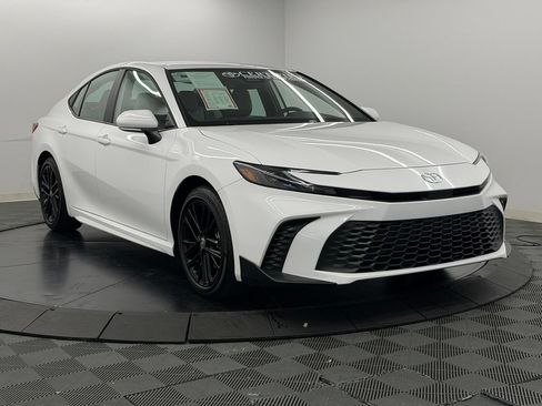 Used 2026 Toyota Camry SE w/ Convenience Package FWD image 8