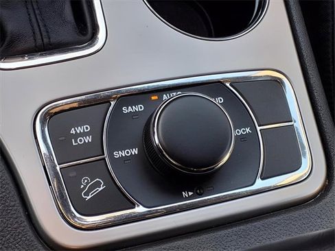 Used 2022 Jeep Grand Cherokee Limited w/ Trailer Tow Group IV image 17