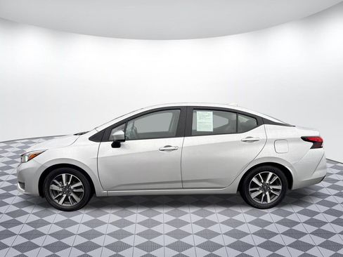 Used 2023 Nissan Versa SV image 4