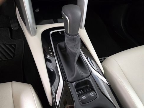 Used 2024 Toyota Corolla Cross XLE image 38