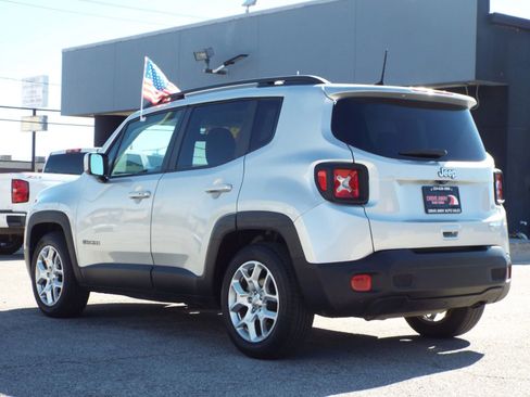 Used 2018 Jeep Renegade Latitude image 6