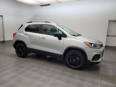 Used 2020 Chevrolet Trax LT w/ Redline Edition AWD/4WD image 11