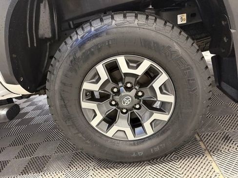 Used 2019 Toyota Tacoma TRD Off-Road image 34