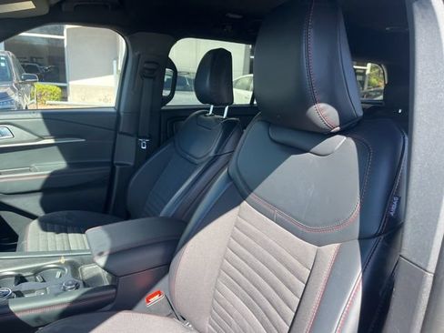 Used 2025 Ford Explorer ST-Line w/ ST-Line Street Pack AWD/4WD image 39