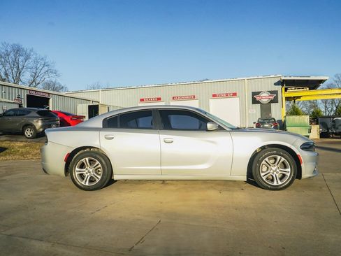 Used 2022 Dodge Charger SXT image 3