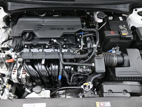 Used 2024 Hyundai Elantra SEL w/ Convenience Package image 19