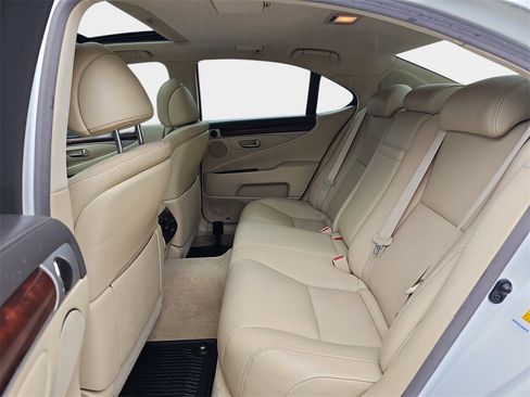 Used 2014 Lexus LS 460 w/ Comfort Package image 18