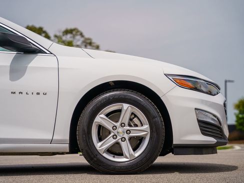 Used 2023 Chevrolet Malibu LS FWD image 9