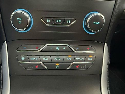 Used 2019 Ford Edge SEL w/ Equipment Group 201A AWD/4WD image 20