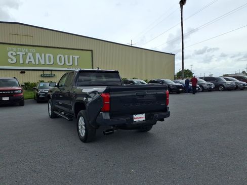 Used 2025 Toyota Tacoma SR5 AWD/4WD image 6