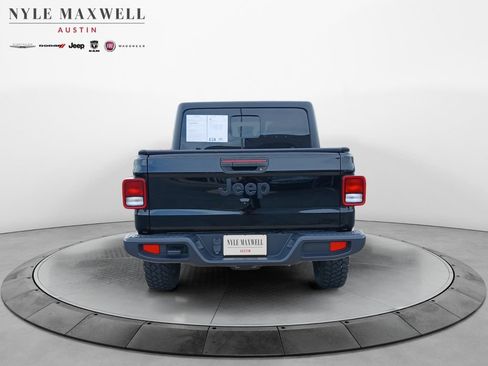 Used 2023 Jeep Gladiator Overland AWD/4WD image 15