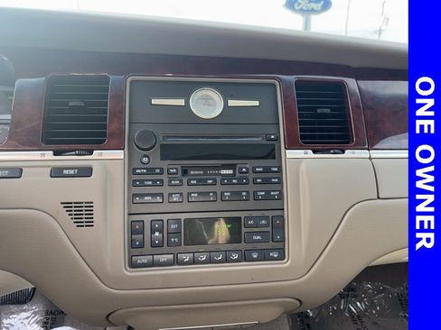 Used 2004 Lincoln Town Car Ultimate image 22