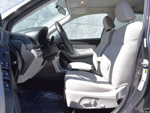 Used 2015 Subaru Forester 2.5i Premium w/ All-Weather Package AWD/4WD image 10