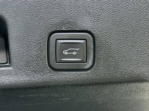 Used 2026 Chevrolet Traverse LT w/ Driver Confidence Package FWD image 31