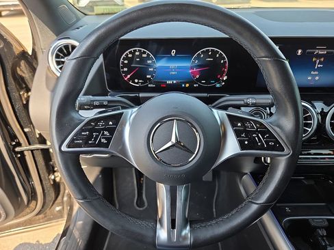 Used 2025 Mercedes-Benz GLA 250 4MATIC image 21