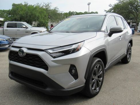 Used 2022 Toyota RAV4 XLE Premium AWD/4WD image 3