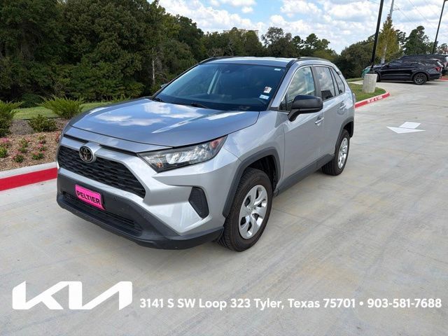 Used 2019 Toyota RAV4 LE FWD image 3