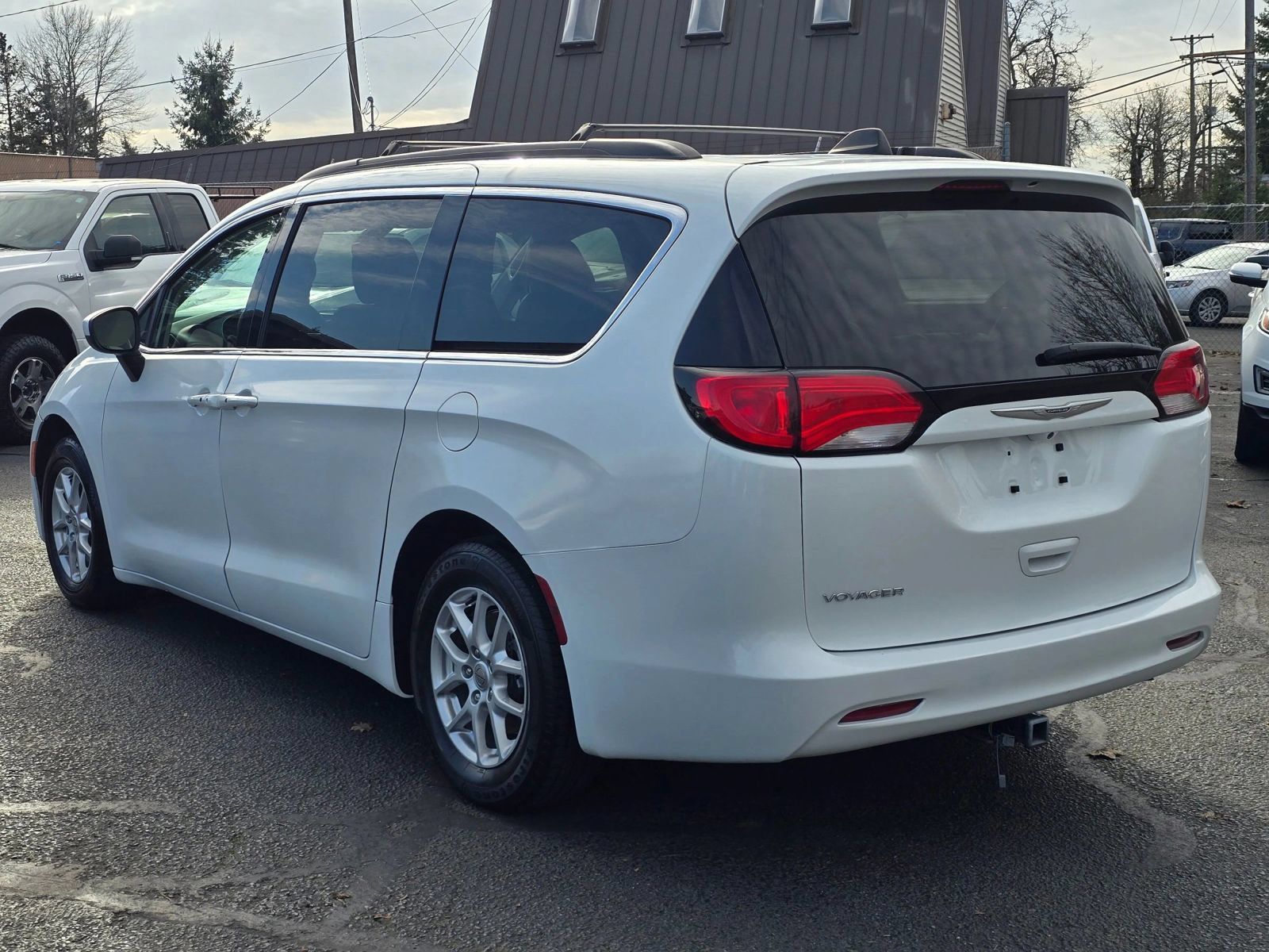 Used 2021 Chrysler Voyager Lxi FWD image 3