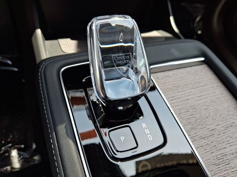 Certified 2025 Volvo XC90 B6 Plus AWD/4WD image 15
