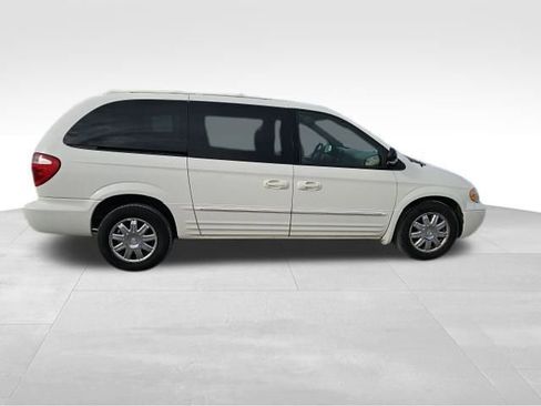Used 2003 Chrysler Town & Country Limited image 21