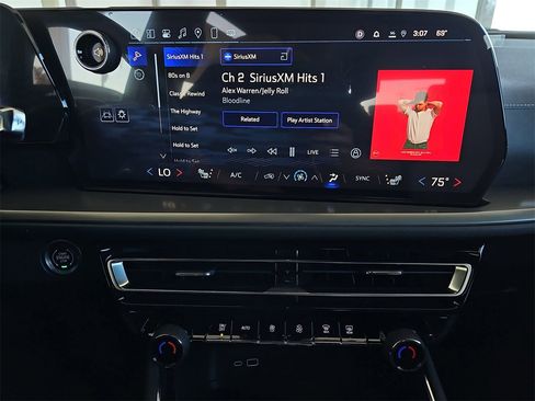 New 2025 Chevrolet Traverse LT w/ Midnight/Sport Edition image 21