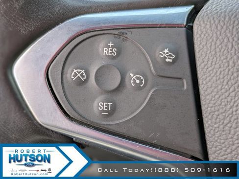 Used 2022 Chevrolet Traverse LT image 21
