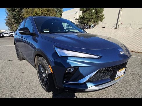 Used 2025 Buick Envista Sport Touring w/ Advanced Safety Package image 2