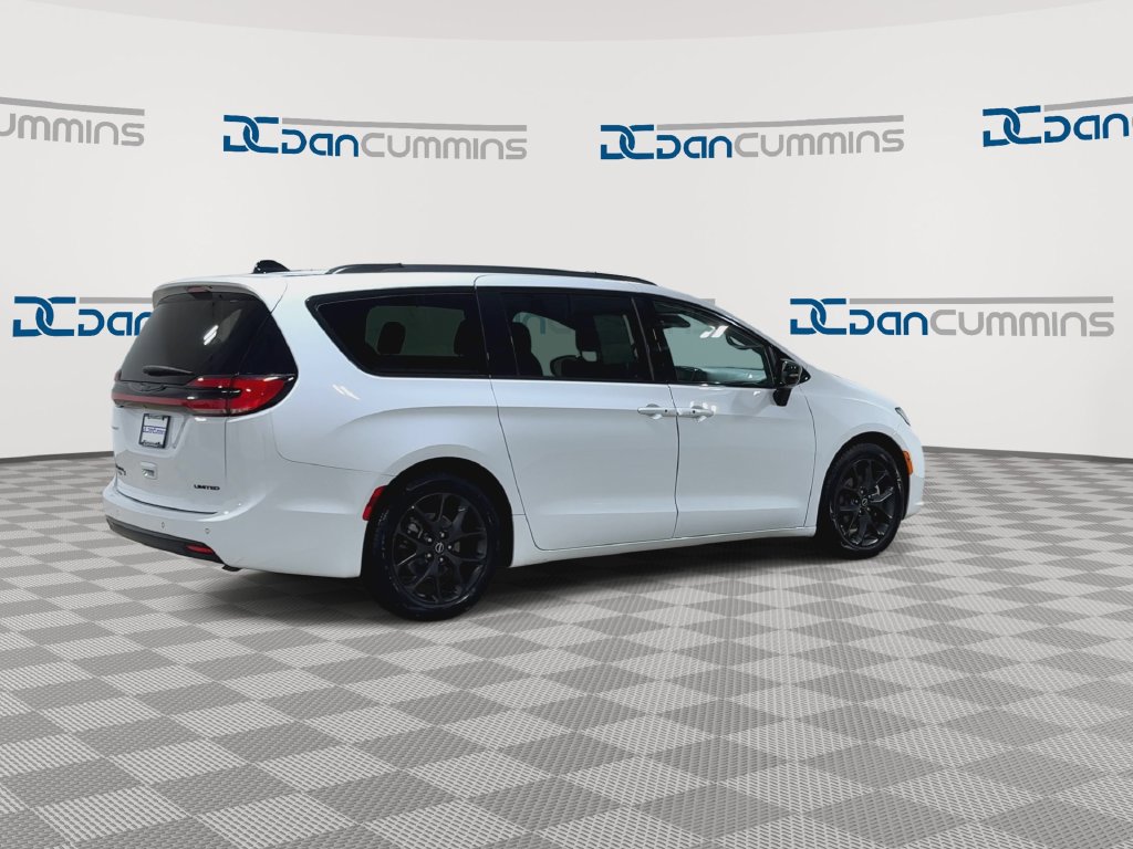 Used 2025 Chrysler Pacifica Limited FWD image 8