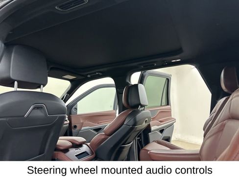 Used 2025 Lincoln Navigator Reserve AWD/4WD image 24