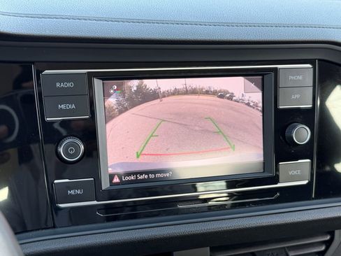 Used 2024 Volkswagen Jetta SE FWD image 22