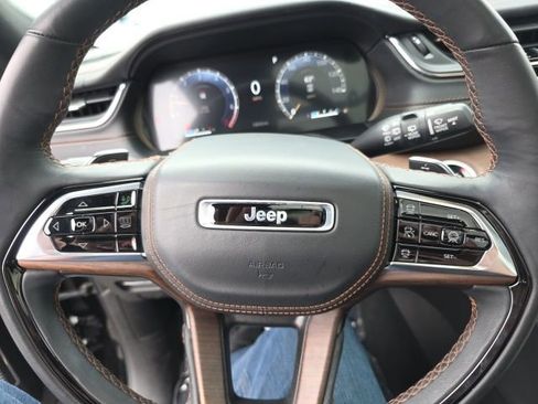 Used 2024 Jeep Grand Cherokee Summit AWD/4WD image 9