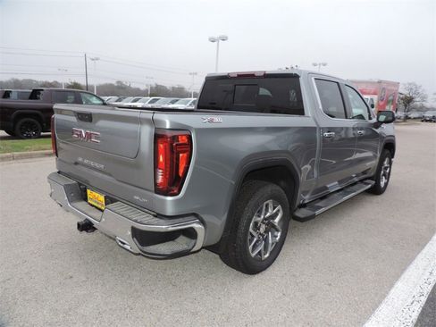 New 2026 GMC Sierra 1500 SLT image 5