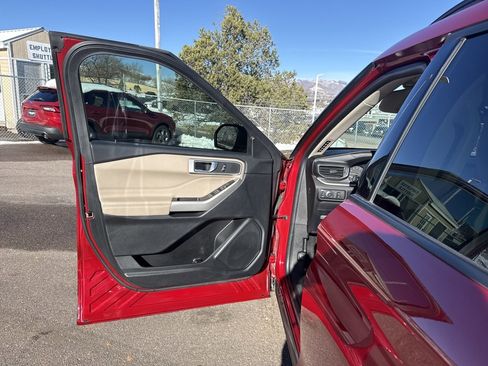 Certified 2022 Ford Explorer XLT w/ Equipment Group 202A image 10