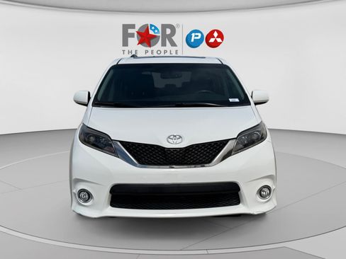 Used 2016 Toyota Sienna SE FWD image 8