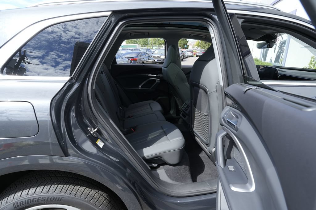 Used 2025 Audi Q5 Premium Plus w/ Premium Plus AWD/4WD image 41