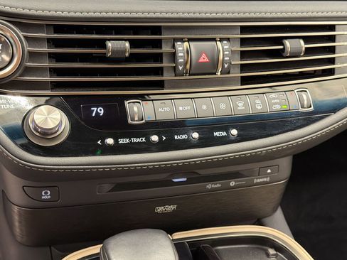 Used 2022 Lexus LS 500 w/ Interior Upgrade Package RWD image 26