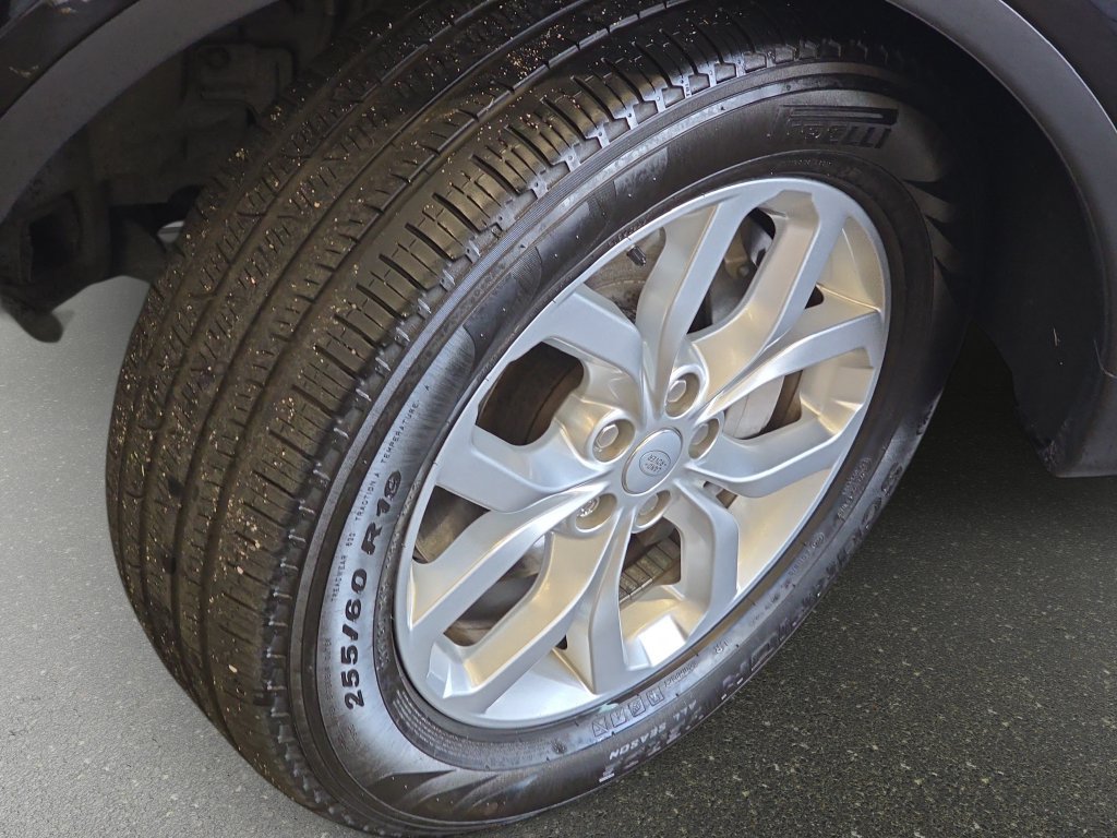 Used 2018 Land Rover Discovery SE AWD/4WD image 35