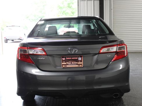 Used 2013 Toyota Camry SE FWD image 4